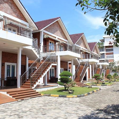 Thong'S Inn Hotel Kualanamu Медан Экстерьер фото