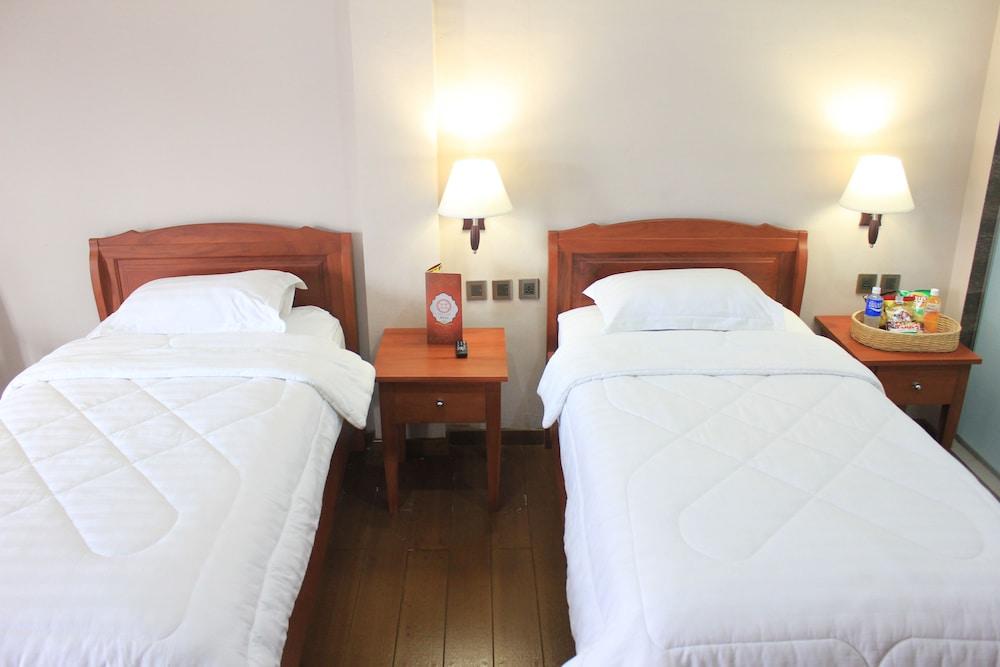 Thong'S Inn Hotel Kualanamu Медан Экстерьер фото