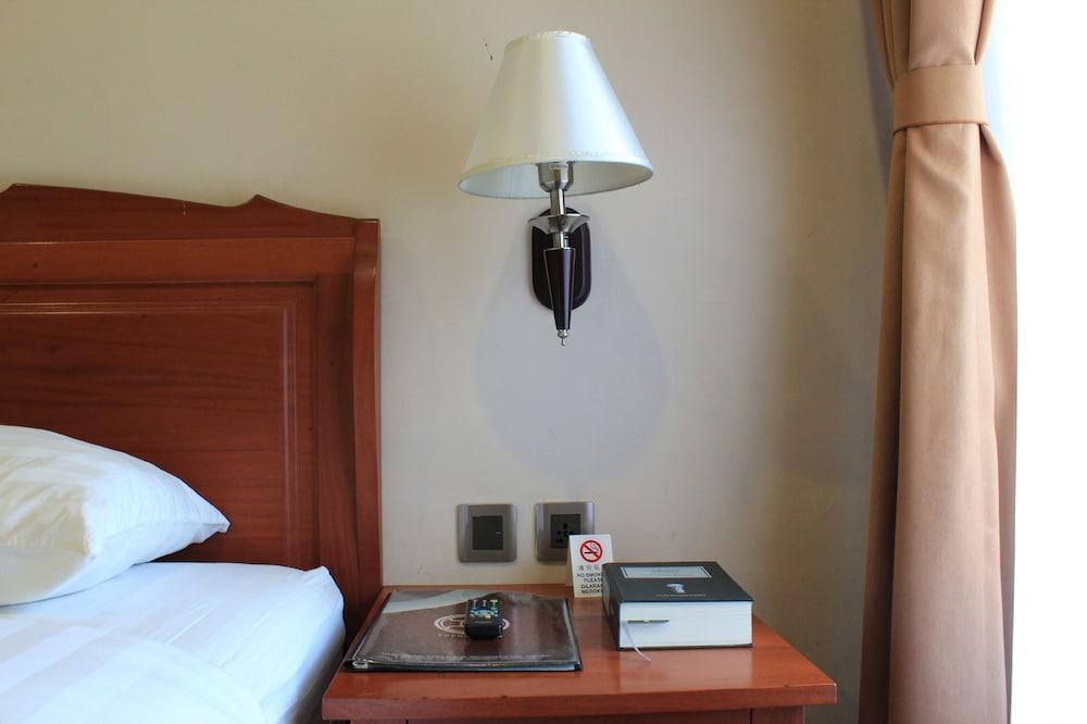 Thong'S Inn Hotel Kualanamu Медан Экстерьер фото