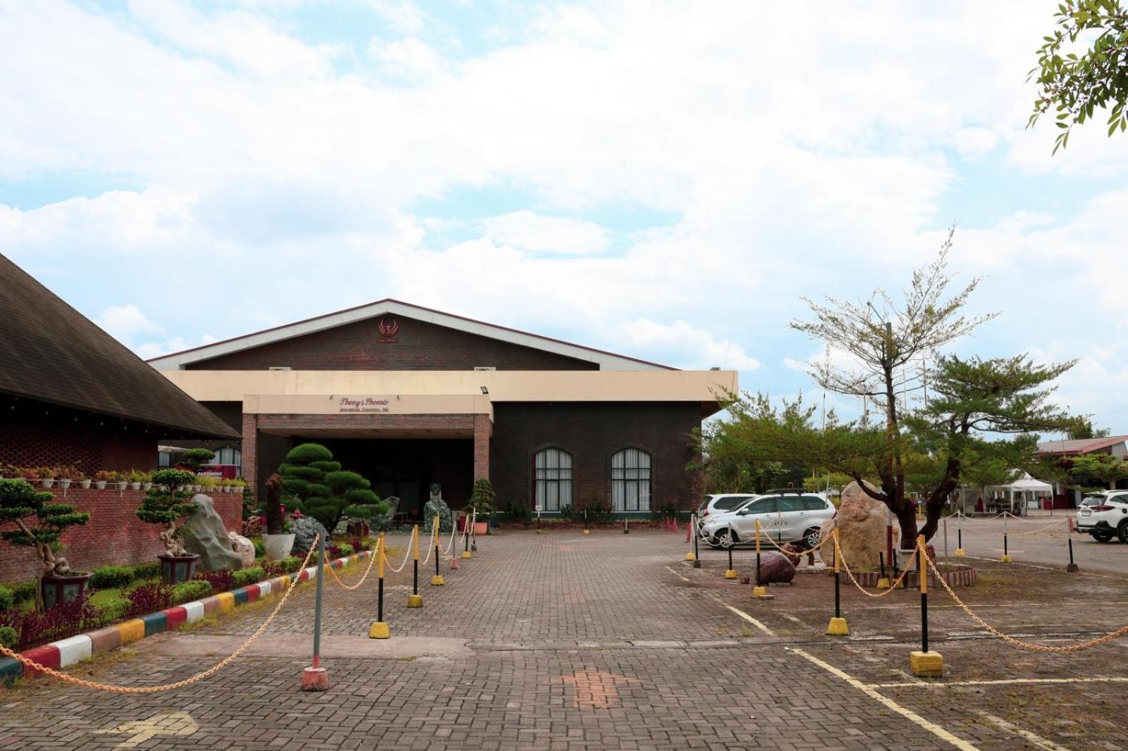 Thong'S Inn Hotel Kualanamu Медан Экстерьер фото