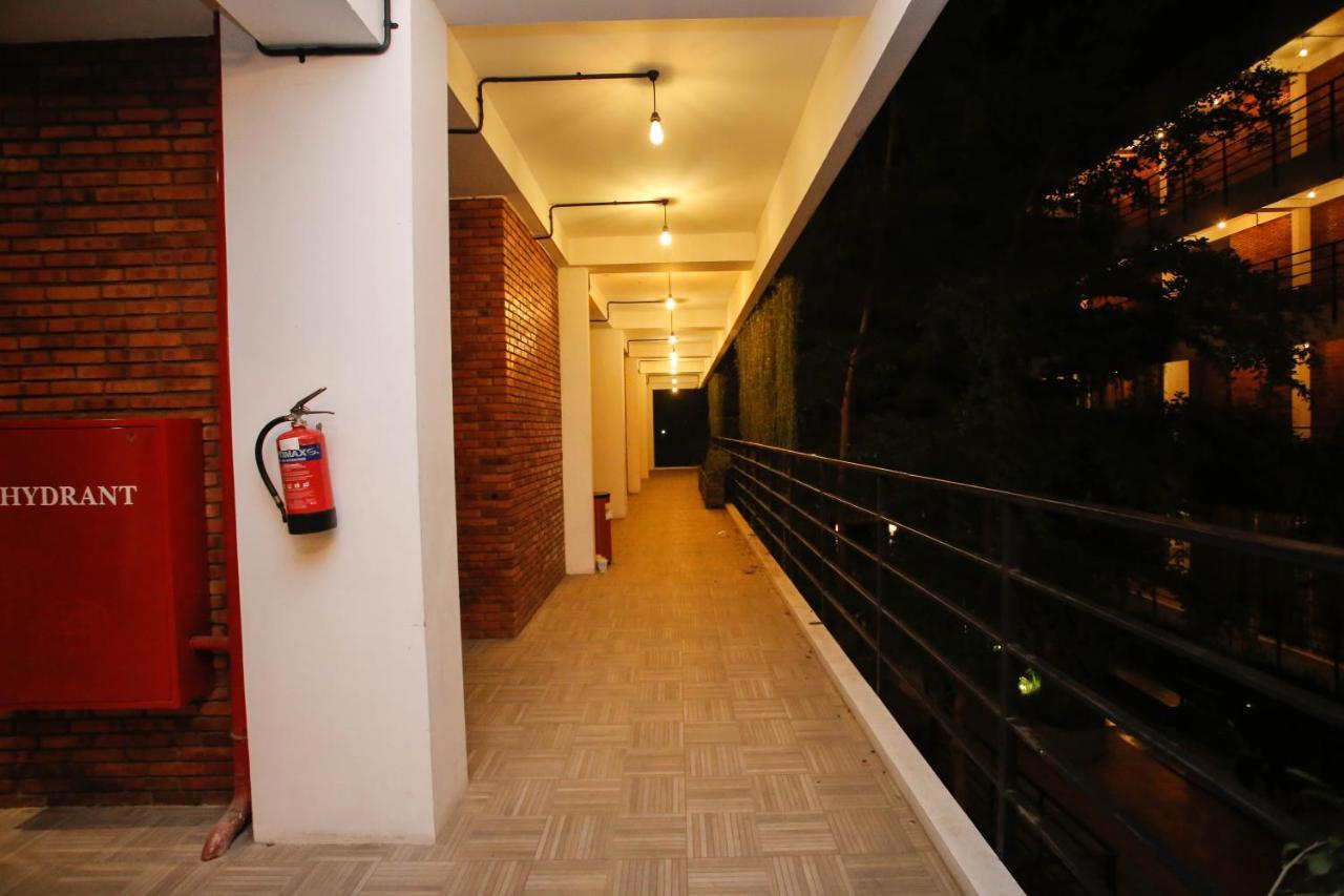 Thong'S Inn Hotel Kualanamu Медан Экстерьер фото
